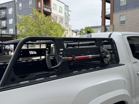 Used 2017 Toyota Tacoma Limited w/ Tow Package AWD/4WD image 9