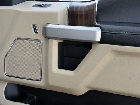 Used 2016 Ford F150 Lariat image 31