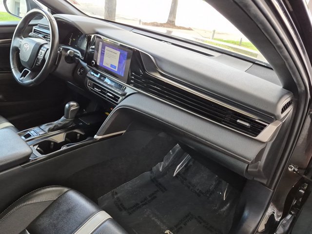 Used 2025 Toyota Camry SE FWD image 6