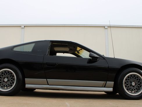 Used 1987 Pontiac Fiero GT RWD image 38