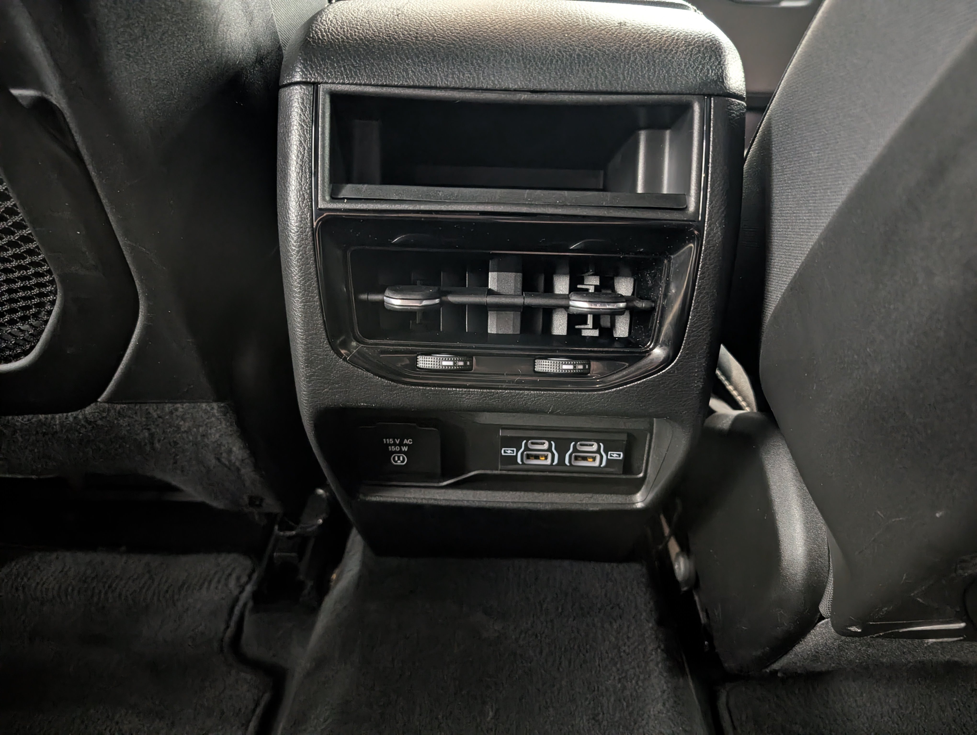 Used 2023 Jeep Grand Cherokee Altitude AWD/4WD image 8