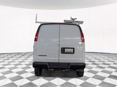 Used 2017 Chevrolet Express 2500 image 14