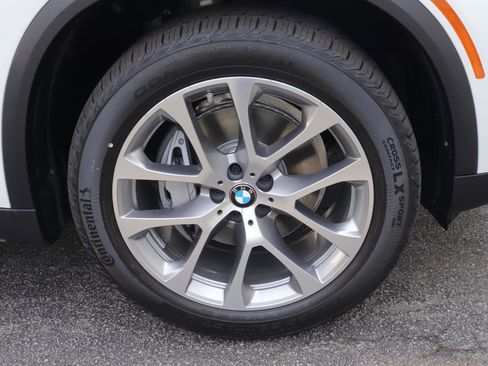 New 2026 BMW X5 xDrive40i w/ Climate Comfort Package image 44