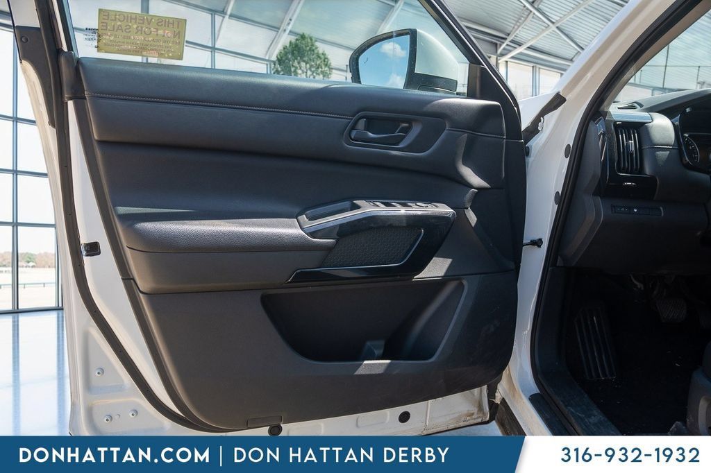 Used 2024 Nissan Pathfinder SV AWD/4WD image 14
