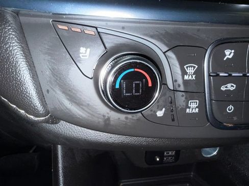 Used 2023 Chevrolet Traverse Premier FWD image 37