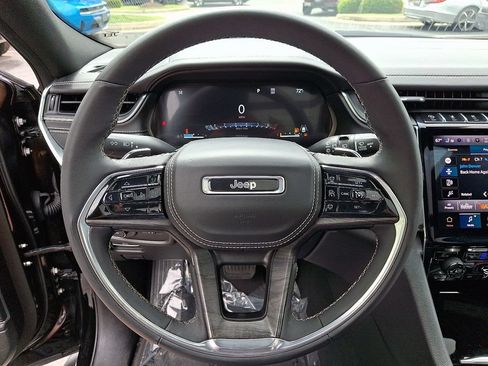 Used 2024 Jeep Grand Cherokee L Overland w/ Luxury Tech Group IV AWD/4WD image 22