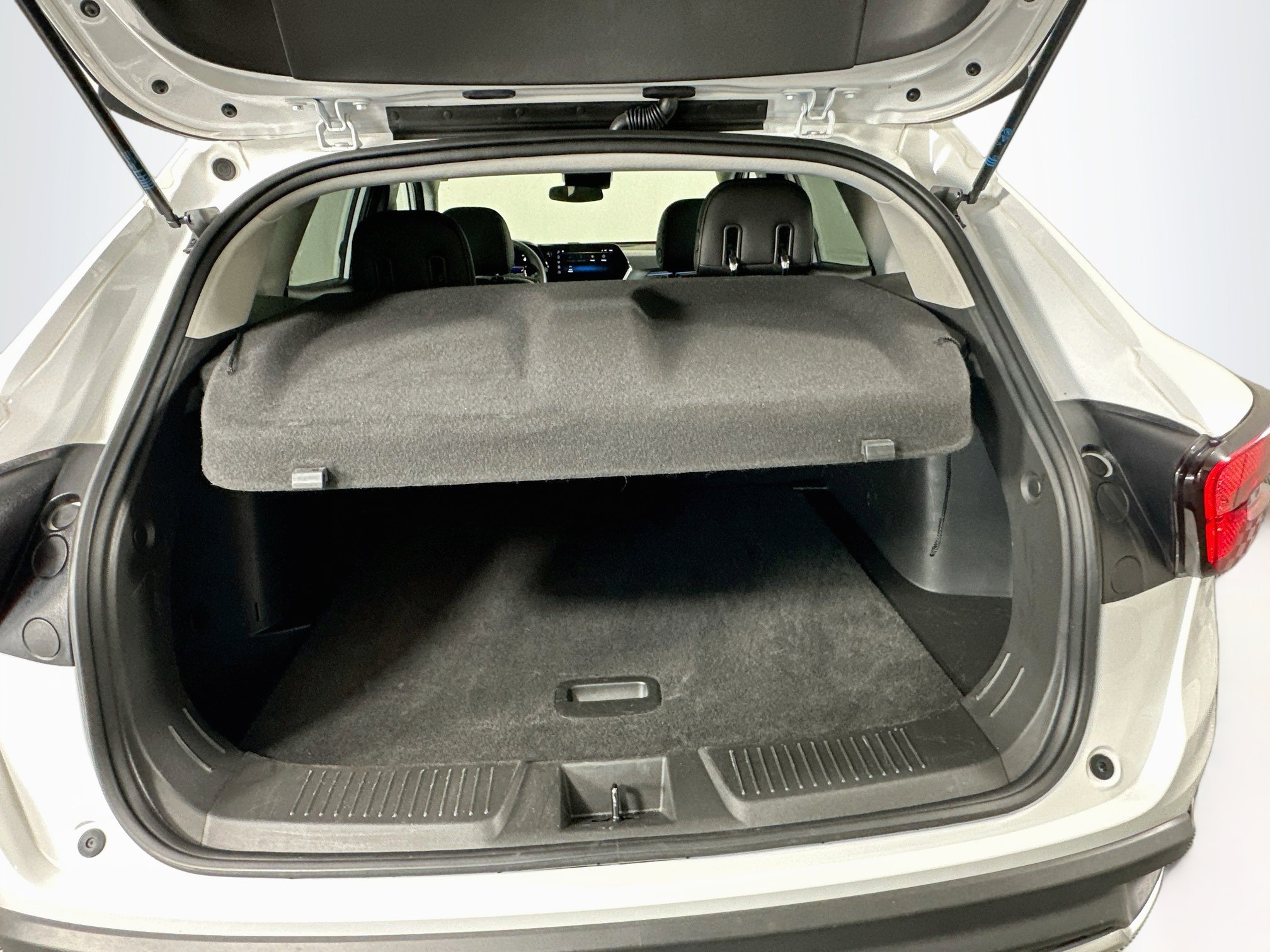 Used 2025 Chevrolet Trax LT FWD image 27