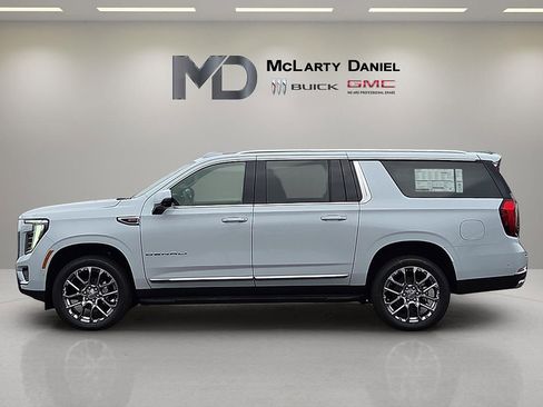 New 2026 GMC Yukon XL Denali image 3