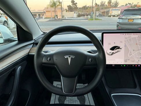 Used 2021 Tesla Model 3 Standard Range Plus image 23