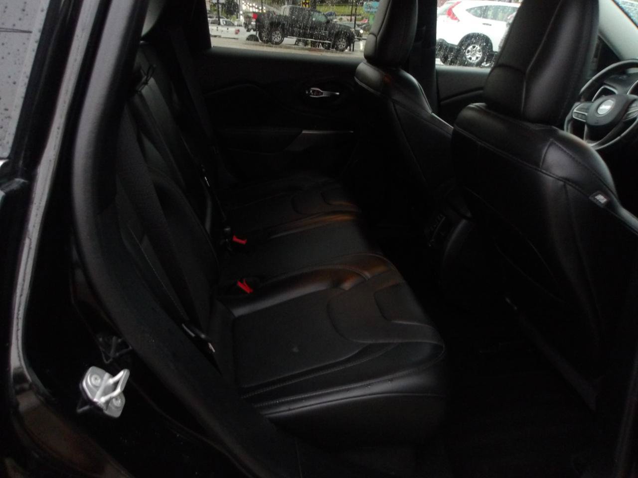 Used 2020 Jeep Cherokee Limited FWD image 8