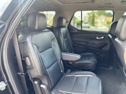 Used 2021 Chevrolet Traverse LT w/ LT Premium Package AWD/4WD image 17