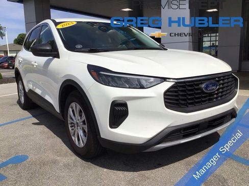 Used 2023 Ford Escape Active w/ Cold Weather Package FWD image 2
