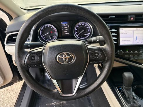Used 2018 Toyota Camry LE image 13