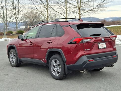 Used 2022 Toyota RAV4 XLE w/ Convenience Package image 6