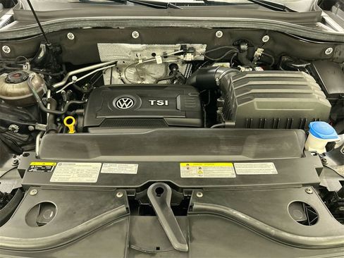 Used 2021 Volkswagen Atlas Cross Sport SE image 23