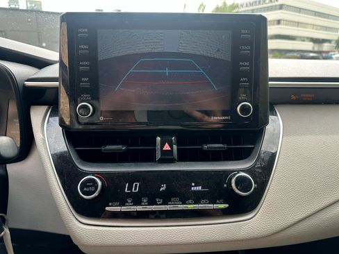 Used 2022 Toyota Corolla LE image 16