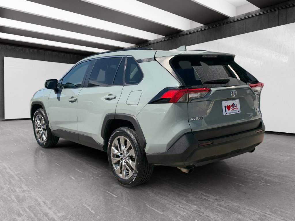 Used 2020 Toyota RAV4 XLE Premium FWD image 3