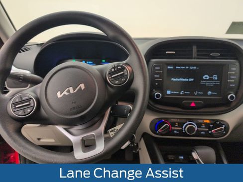 Used 2025 Kia Soul LX w/ LX Technology Package FWD image 21