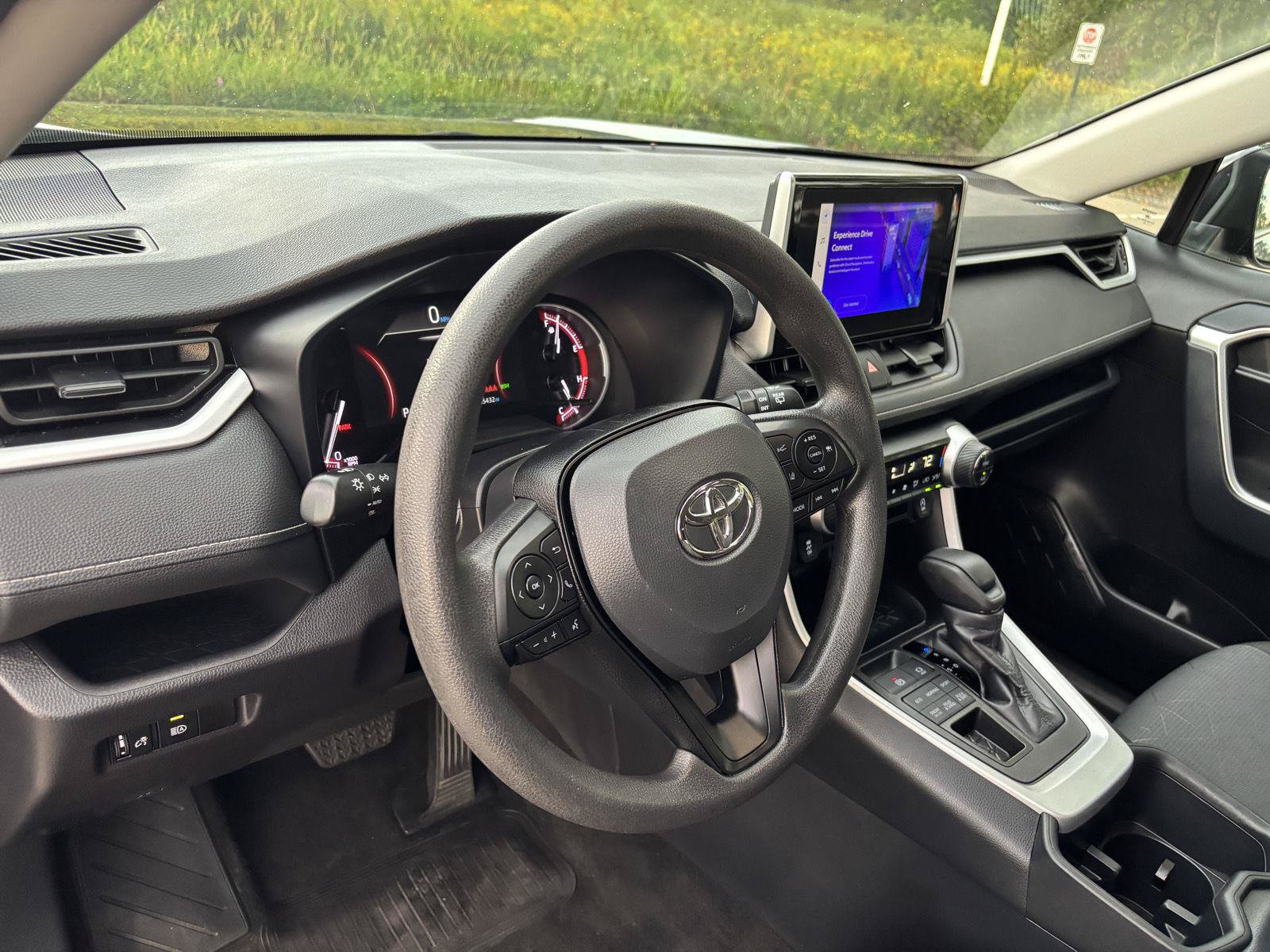 Used 2025 Toyota RAV4 XLE AWD/4WD image 14