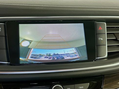 Used 2018 Buick Enclave Essence FWD image 13