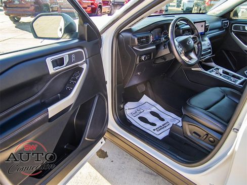 Used 2023 Ford Explorer XLT w/ Equipment Group 202A image 28