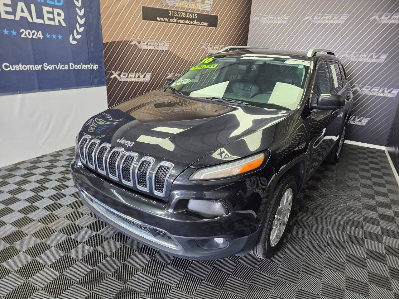 Used 2016 Jeep Cherokee Limited AWD/4WD image 2