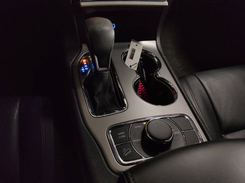 Used 2018 Jeep Grand Cherokee Limited AWD/4WD image 26