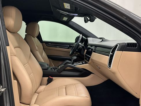 Used 2021 Porsche Cayenne GTS AWD/4WD image 18