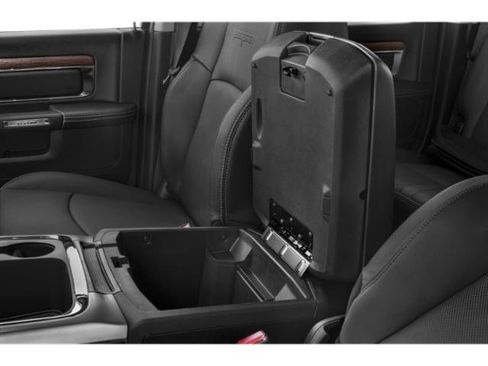 Used 2015 RAM 2500 Laramie w/ Black Appearance Group AWD/4WD image 18