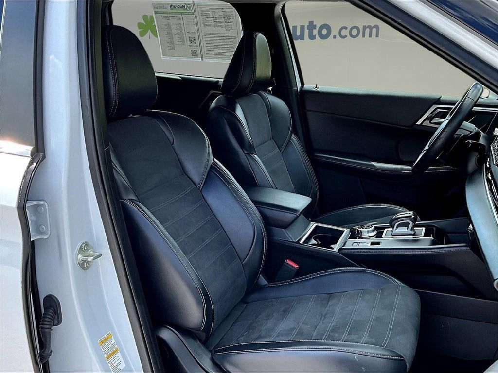 Used 2024 Mitsubishi Outlander SE AWD/4WD image 32