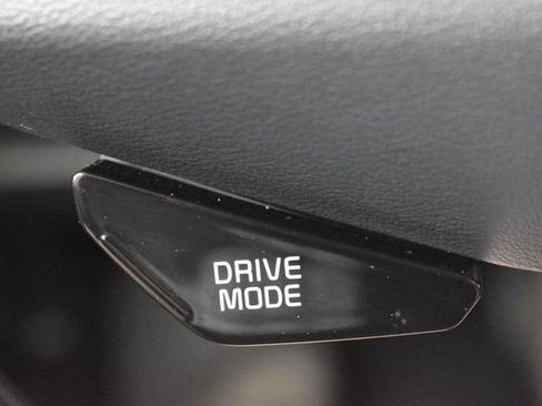 Used 2025 Kia Niro EX FWD image 27