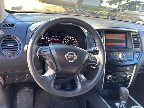 Used 2014 Nissan Pathfinder S image 9