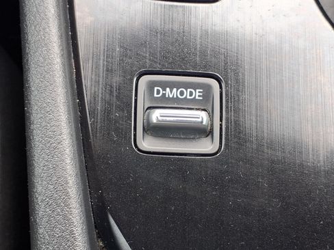 Used 2024 Nissan Rogue S FWD image 12