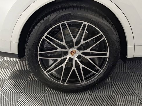 Certified 2026 Porsche Cayenne Coupe AWD/4WD image 13