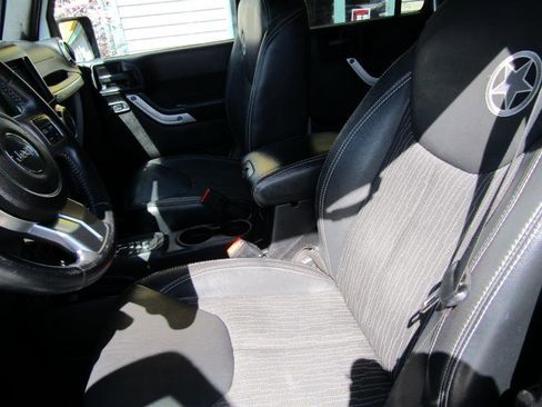 Used 2015 Jeep Wrangler Unlimited Sport image 17