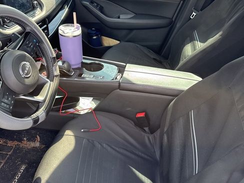 Used 2023 Nissan Rogue SL image 4