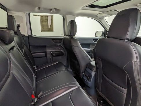 Certified 2025 Ford Maverick Lariat w/ Black Appearance Package image 39