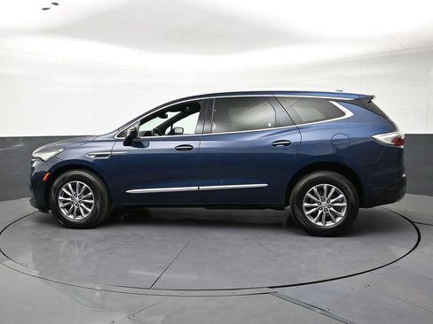Used 2024 Buick Enclave Essence AWD/4WD image 2