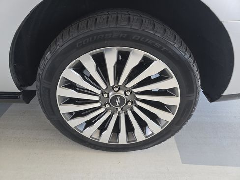 Used 2019 Lincoln Navigator Reserve image 8