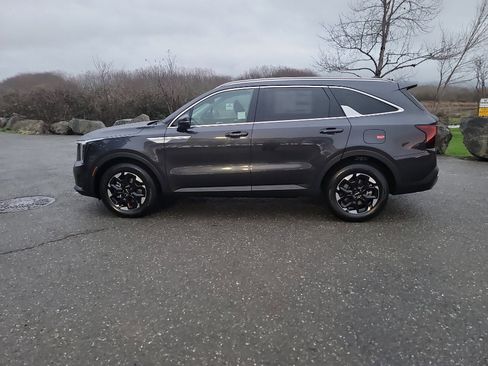 New 2026 Kia Sorento S image 2