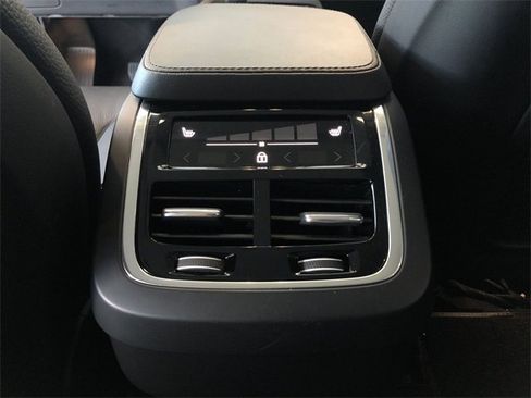 Used 2025 Volvo XC90 B6 Plus image 19