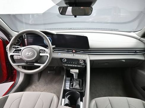 Used 2025 Hyundai Elantra SEL FWD image 16
