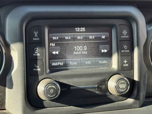 Used 2018 Jeep Wrangler Unlimited Sport S image 28