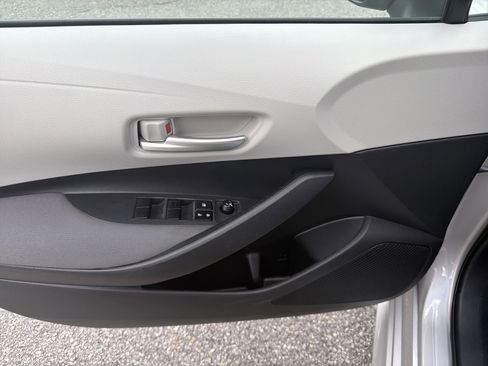 Used 2021 Toyota Corolla LE FWD image 19