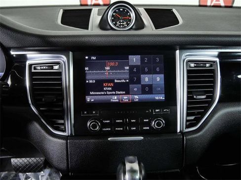 Used 2017 Porsche Macan S image 18