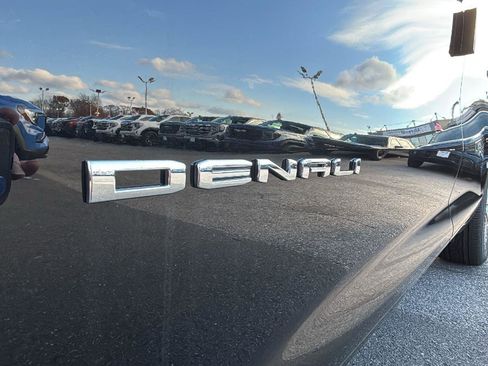 New 2026 GMC Acadia Denali image 9