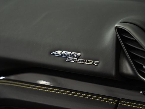 Used 2018 Ferrari 488 Spider RWD image 43
