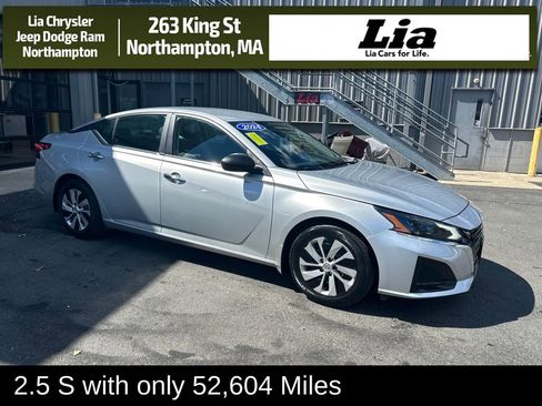 Used 2024 Nissan Altima 2.5 S FWD image 1