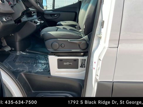 Used 2025 Mercedes-Benz Sprinter 2500 image 17