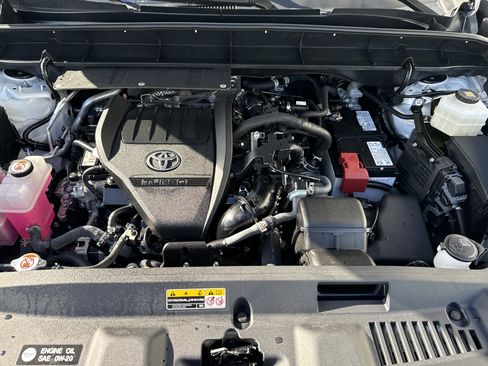 Used 2024 Toyota Highlander XLE image 36